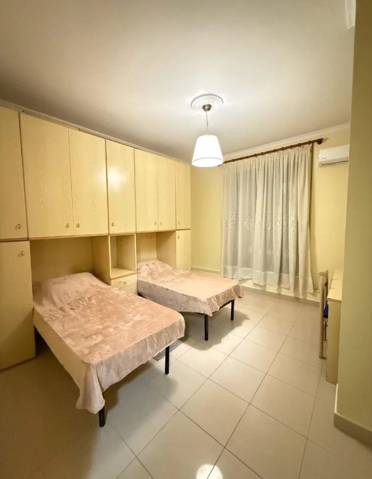 Tirane, jepet me qera apartament 2+1 Kati 1, 85 m² 560 € (Don bosko)