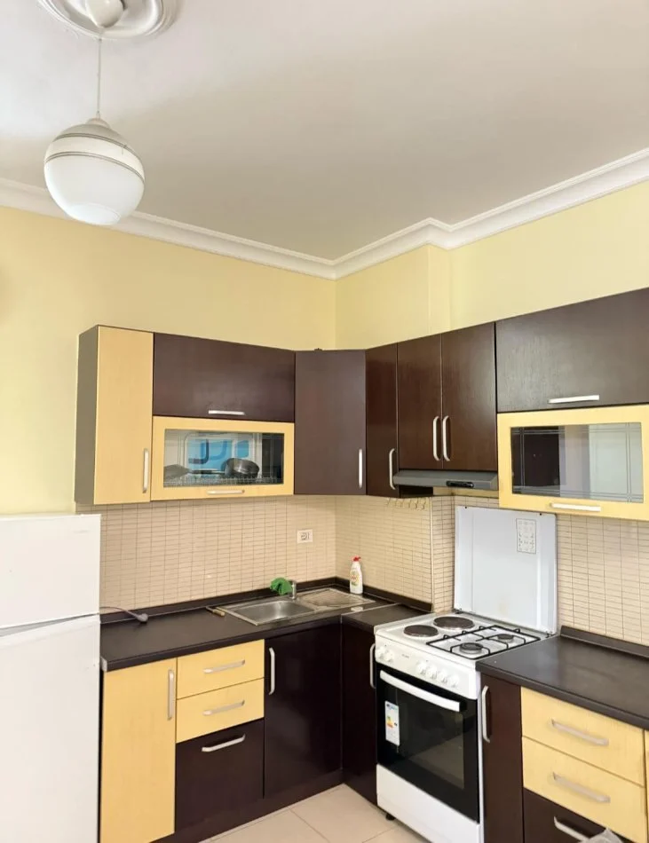 Tirane, jepet me qera apartament 2+1 Kati 1, 85 m² 560 € (Don bosko)