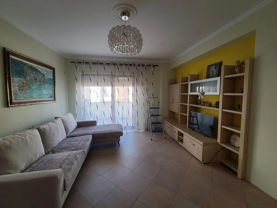 Tirane, jepet me qera apartament 2+1 Kati 8, 137 m² 600 € (Zogu i zi)