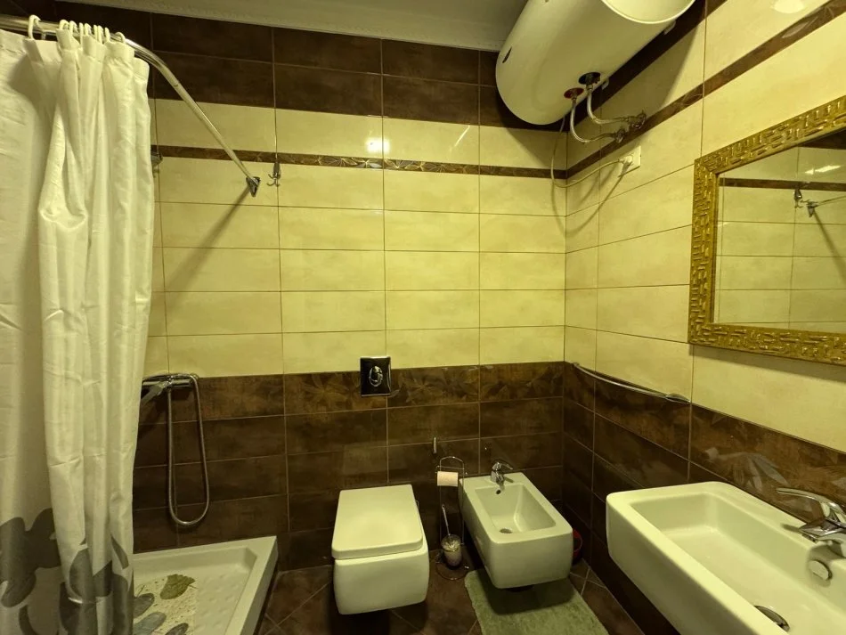 Durres, jepet me qera apartament 1+1+Ballkon Kati 5, 70 m² 550 € (Sheshi willson)