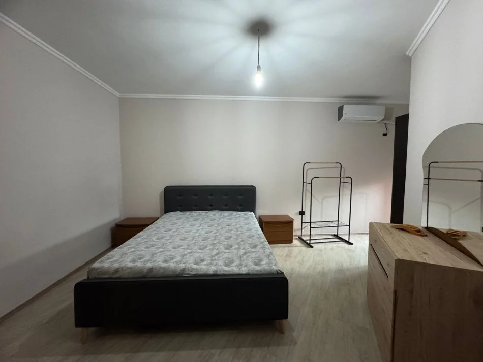 Durres, jepet me qera apartament 1+1+Ballkon Kati 5, 70 m² 550 € (Sheshi willson)