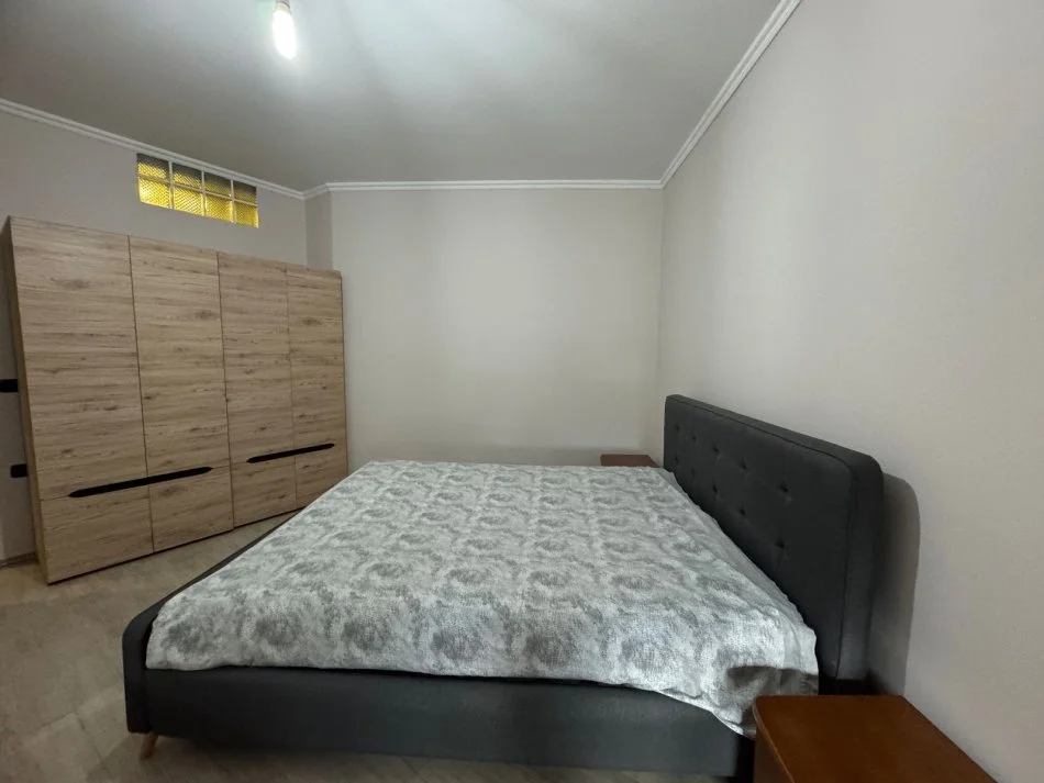 Durres, jepet me qera apartament 1+1+Ballkon Kati 5, 70 m² 550 € (Sheshi willson)