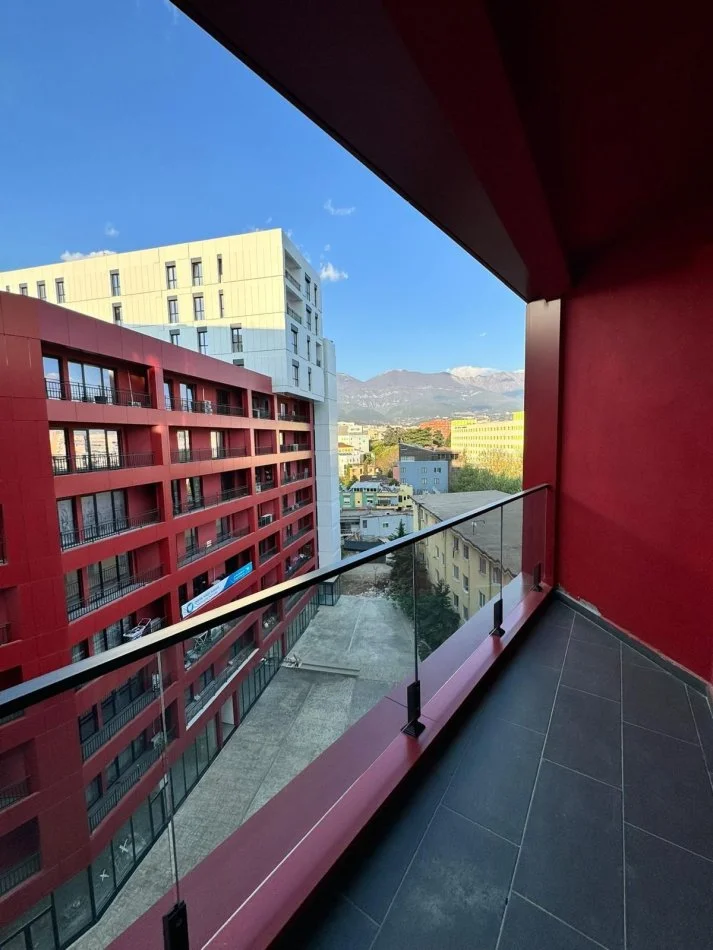 Tirane, jepet me qera apartament 2+1+Ballkon Kati 6, 98 m² 750 € (Rruga Dibres)