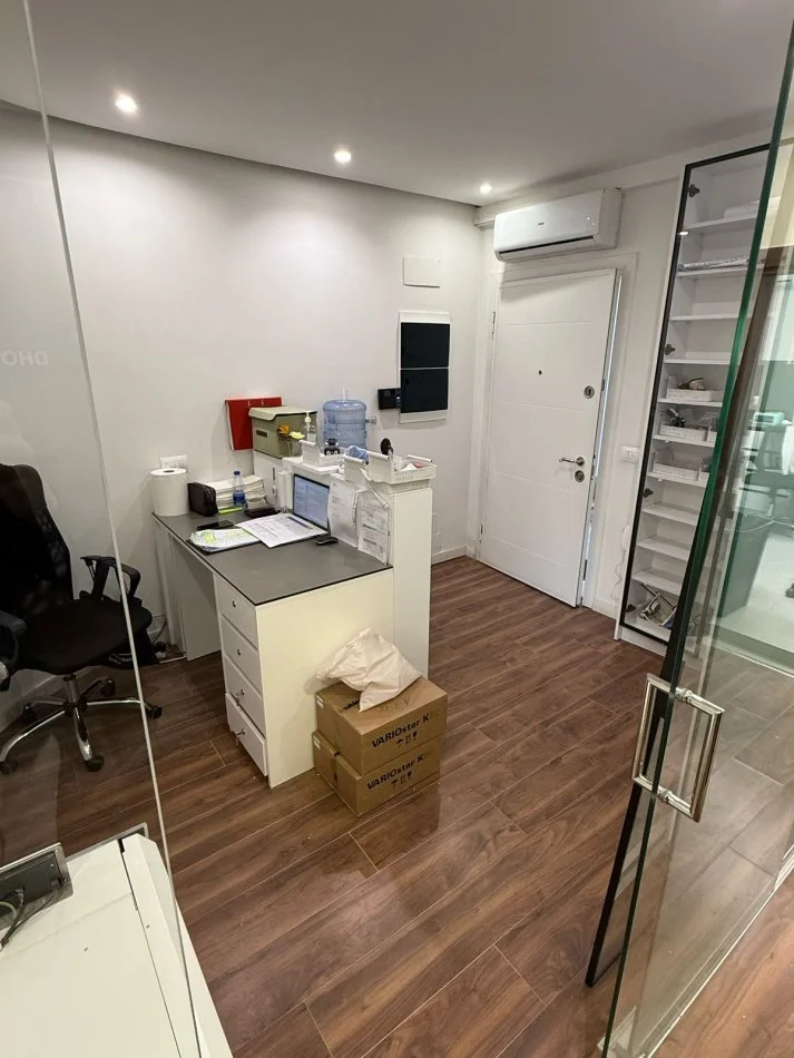 Tirane, jepet me qera zyre Kati 3, 122 m² 1.500 € (Garda)