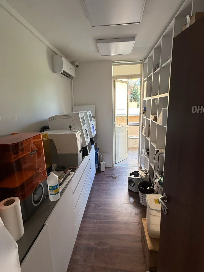 Tirane, jepet me qera zyre Kati 3, 122 m² 1.500 € (Garda)