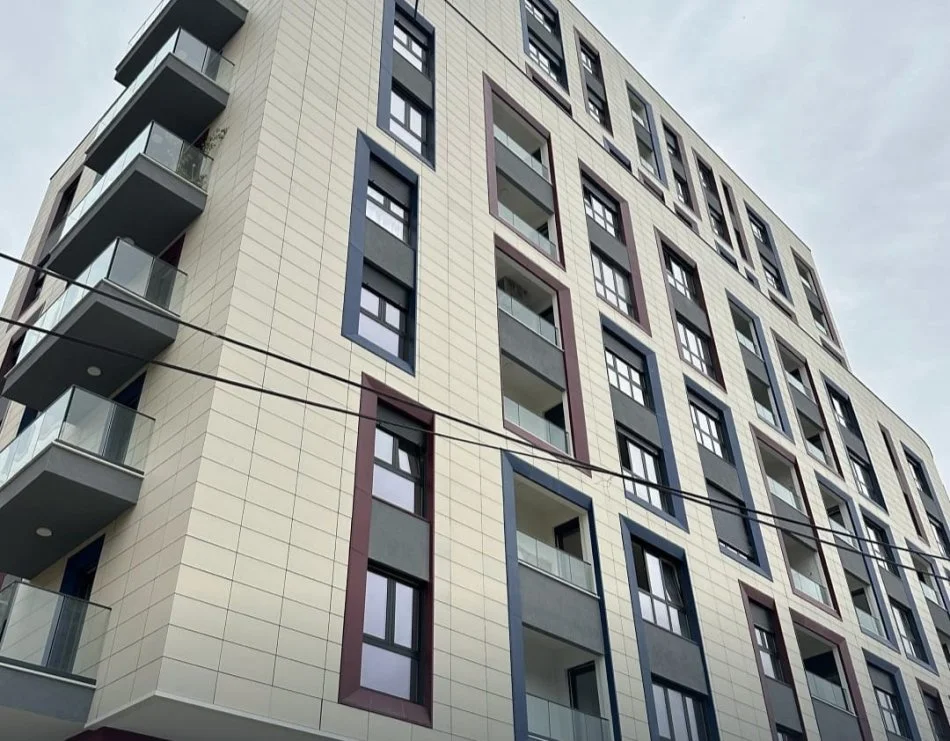 Tirane, shitet apartament 3+1 Kati 2, 117 m² 300.000 € (Komuna parisit)