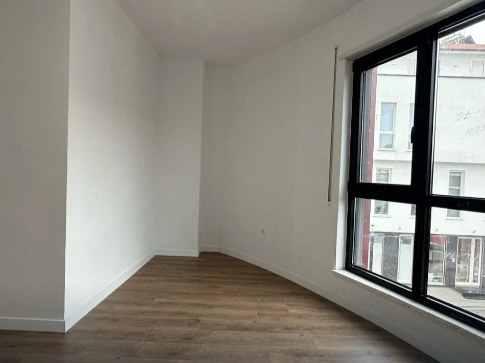 Tirane, shitet apartament 3+1 Kati 2, 117 m² 300.000 € (Komuna parisit)
