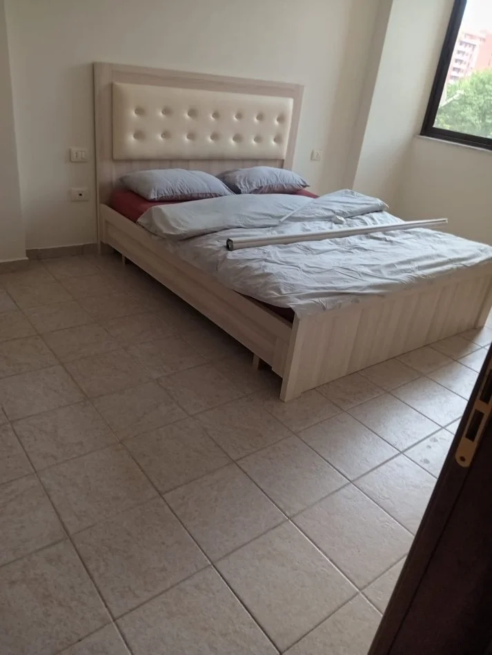 Tirane, jap me qera apartament 2+1+Ballkon Kati 3, 110 m² 550 € (Rruga e Kavajes)