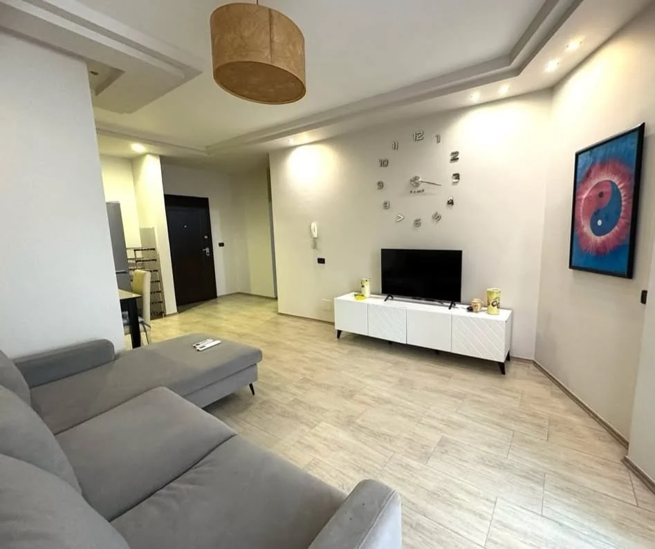 Tirane, jepet me qera apartament 1+1 Kati 5, 70 m² 550 € (Sheshi wilson)