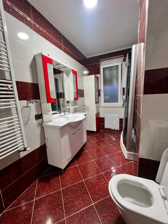 Tirane, shitet apartament 2+1 Kati 8, 94 m² 202.000 € (Ministria e jashtme)