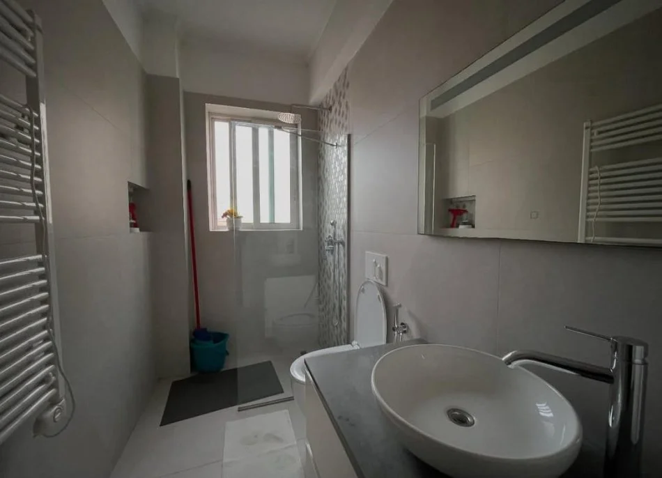 Tirane, jap me qera apartament 2+1 Kati 3, 90 m² 650 € (21 dhjetori)