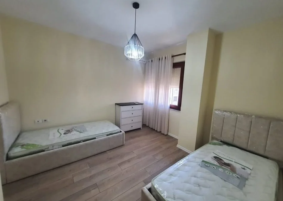 Tirane, jepet me qera apartament 2+1 Kati 3, 90 m² 850 € (Him kolli)