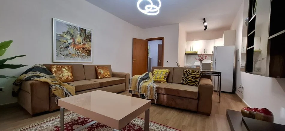 Tirane, jepet me qera apartament 1+1 Kati 3, 75 m² 600 € (Kopshti botanik)