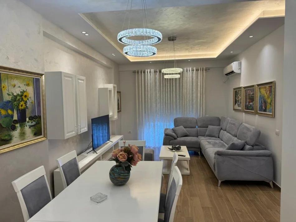 Tirane, jepet me qera apartament 2+1 Kati 4, 80 m² 600 € (yzberisht)