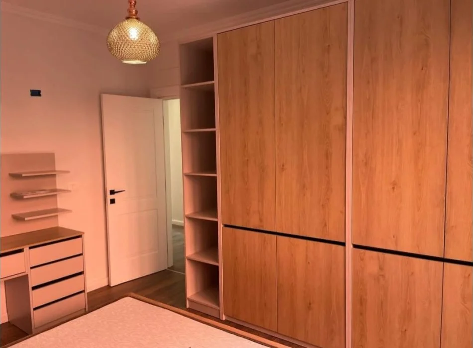 Tirane, jepet me qera apartament 1+1+Ballkon Kati 3, 70 m² 650 € (Kodra e diellit)