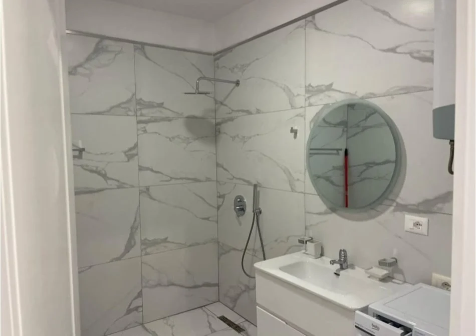 Tirane, jepet me qera apartament 1+1+Ballkon Kati 3, 70 m² 650 € (Kodra e diellit)