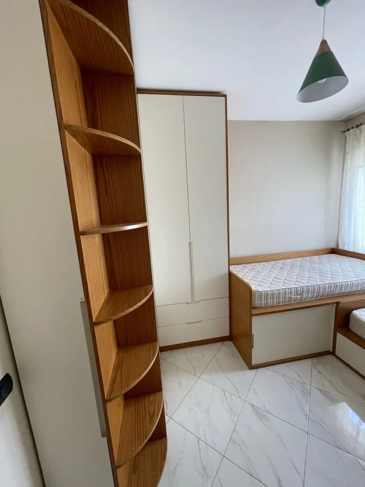 Tirane, jepet me qera apartament 2+1 Kati 3, 97 m² (fresku)