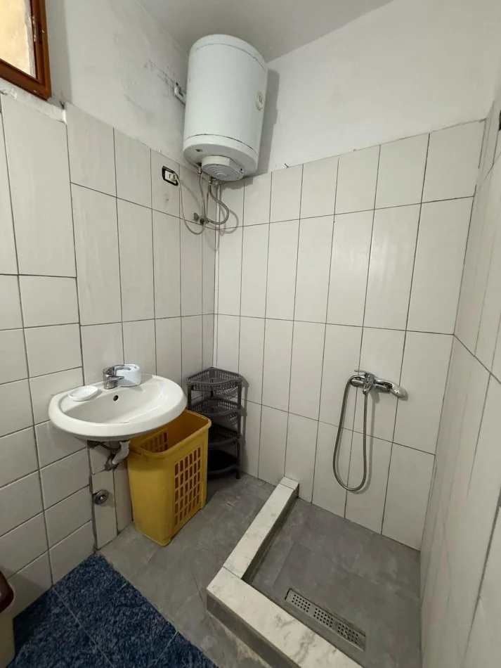 Tirane, jepet me qera apartament 2+1 Kati 1, 110 m² 300 € (Sauk)