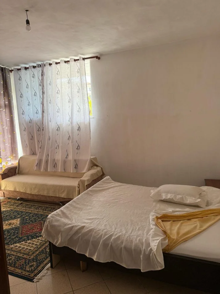 Tirane, jepet me qera apartament 2+1 Kati 1, 110 m² 300 € (Sauk)