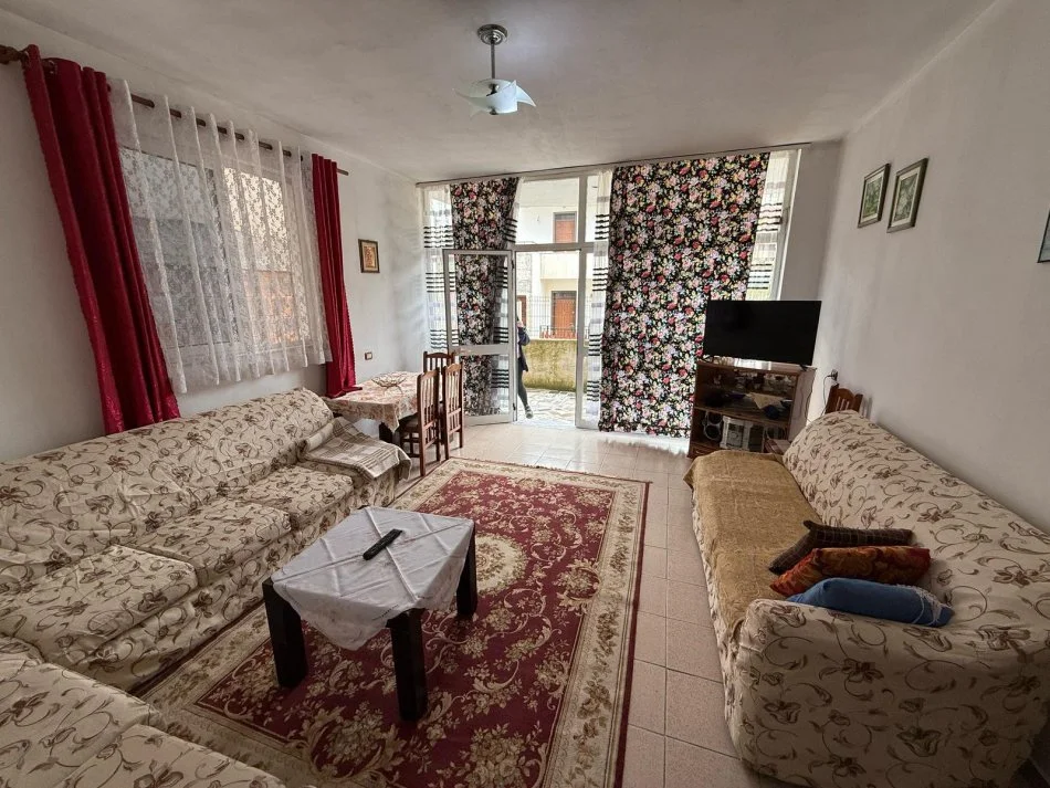 Tirane, jepet me qera apartament 2+1 Kati 1, 110 m² 300 € (Sauk)