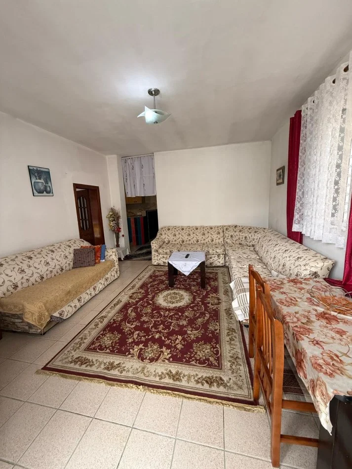 Tirane, jepet me qera apartament 2+1 Kati 1, 110 m² 300 € (Sauk)