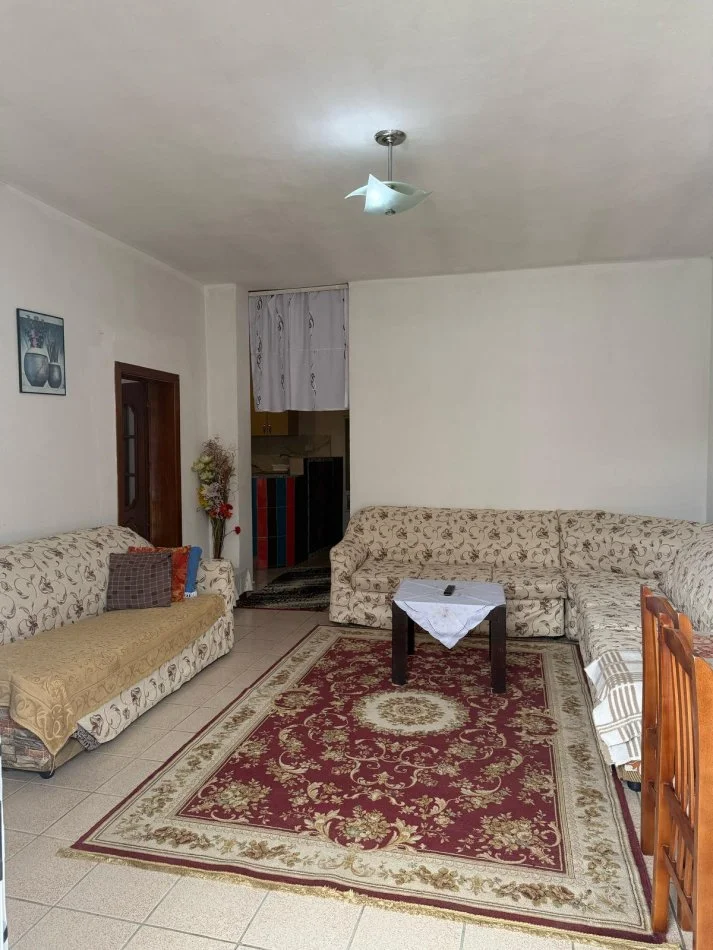 Tirane, jepet me qera apartament 2+1 Kati 1, 110 m² 300 € (Sauk)