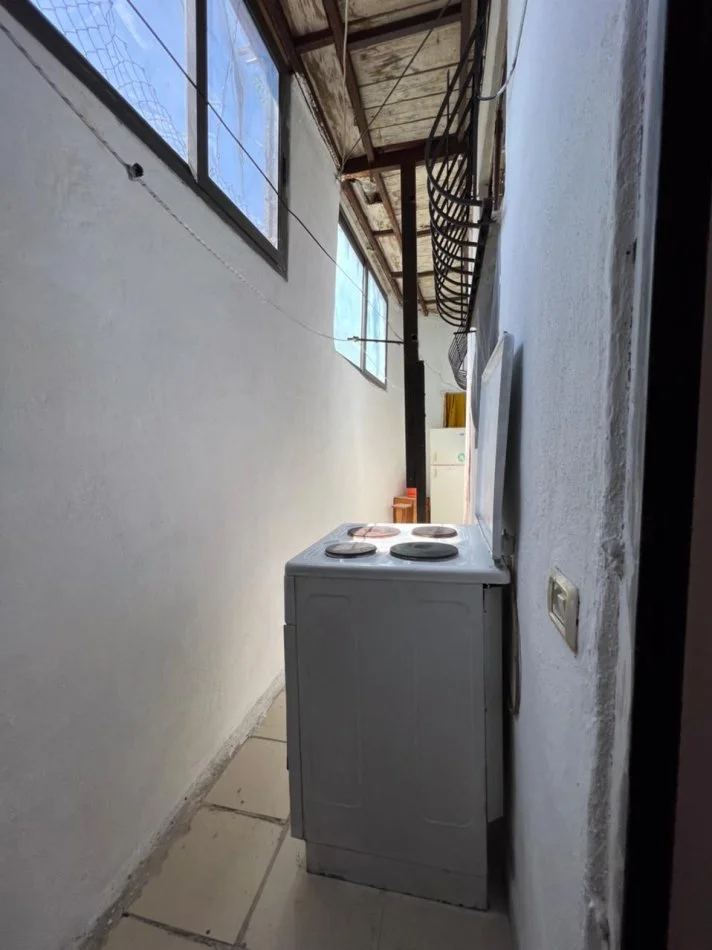 Tirane, jepet me qera apartament 1+1+Aneks+Ballkon Kati 1, 100 m² 400 € (Shkolla bashkuar)