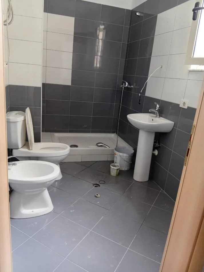 Tirane, jepet me qera apartament 2+1+Ballkon Kati 8, 1 m² (Teodor Keko,Astir)