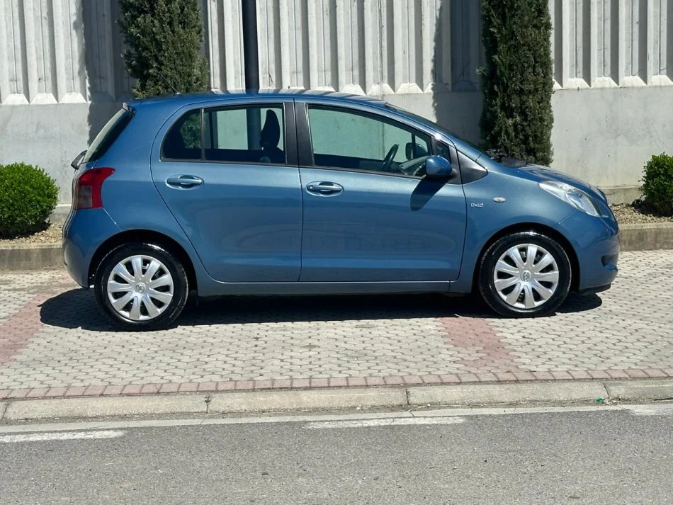 Durres, shes makine TOYOTA yaris Nafte, blu manuale 4.300 €