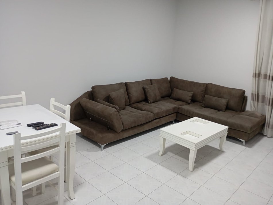 Tirane, jepet me qera apartament 2+1+Aneks+Ballkon Kati 1, 100 m² 600 € (Kompleksi Kika 1)