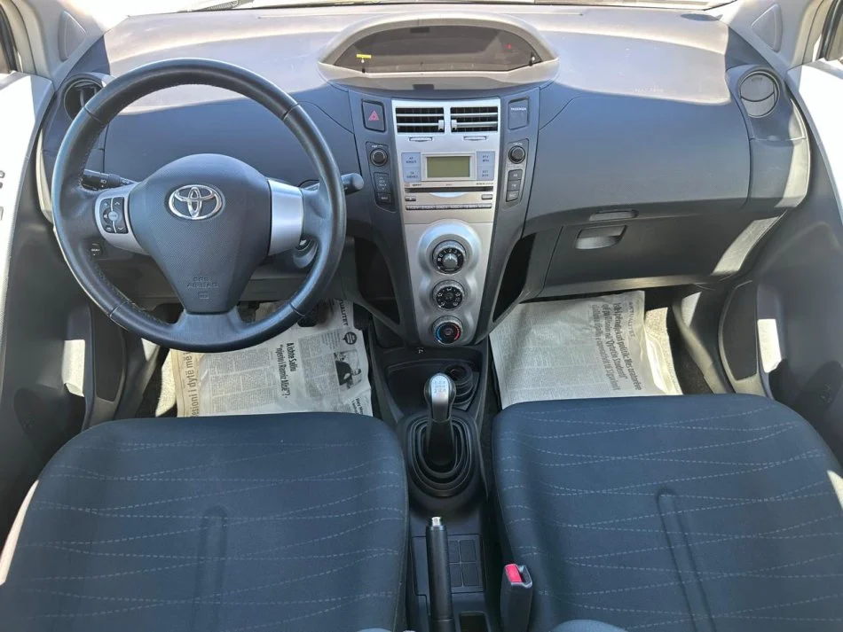 Durres, shes makine TOYOTA yaris Nafte, blu manuale 4.300 €