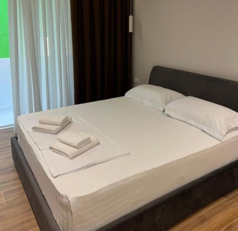 Tirane, jepet me qera 2+1 Kati 3, 85 m² 800 € (Rruga kavajes)