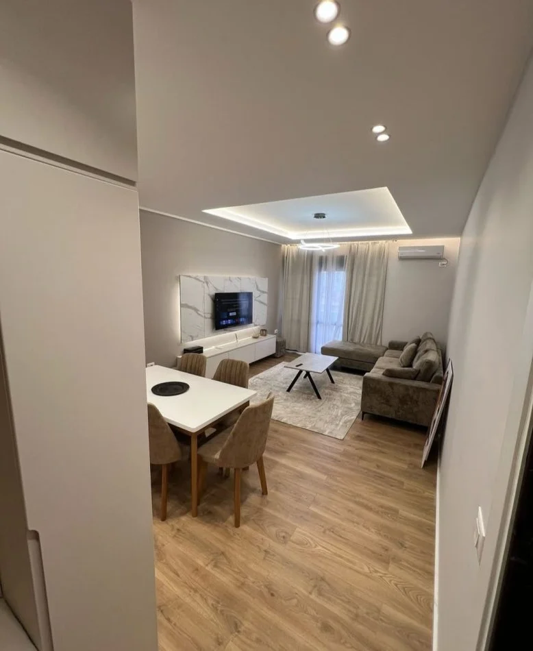 Tirane, jepet me qera 2+1 Kati 3, 85 m² 800 € (Rruga kavajes)