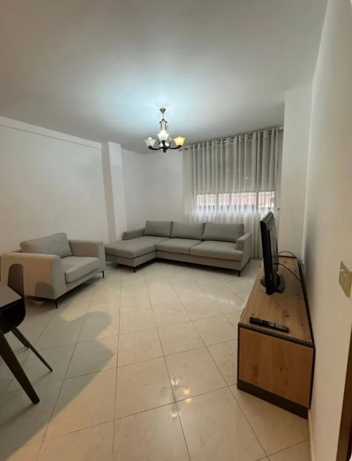 Tirane, jap me qera apartament 1+1 Kati 5, 75 m² 500 € (Rruga elbasanit)