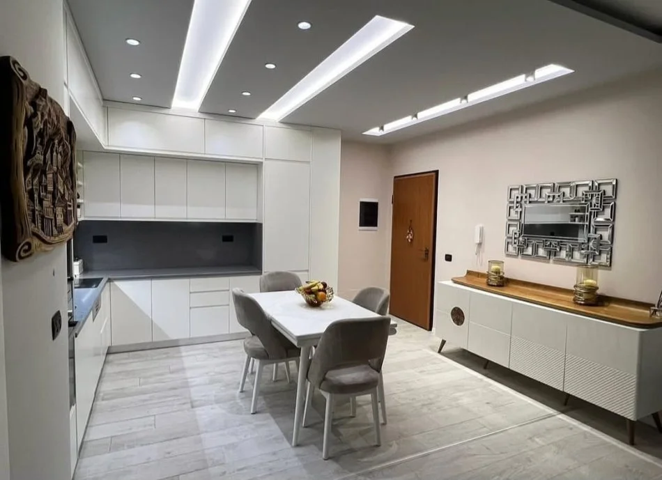 Tirane, jepet me qera apartament 1+1 Kati 1, 90 m² 800 € (Liqeni i thate)