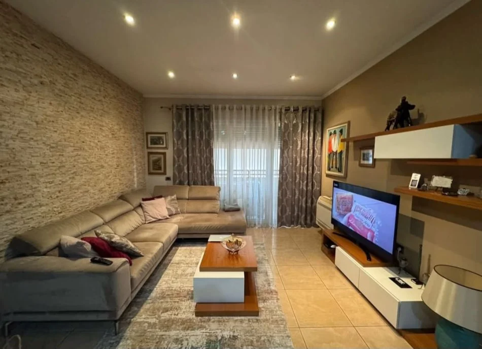 Tirane, shitet apartament 2+1 Kati 7, 114 m² 265.000 € (Rruga kavajes)