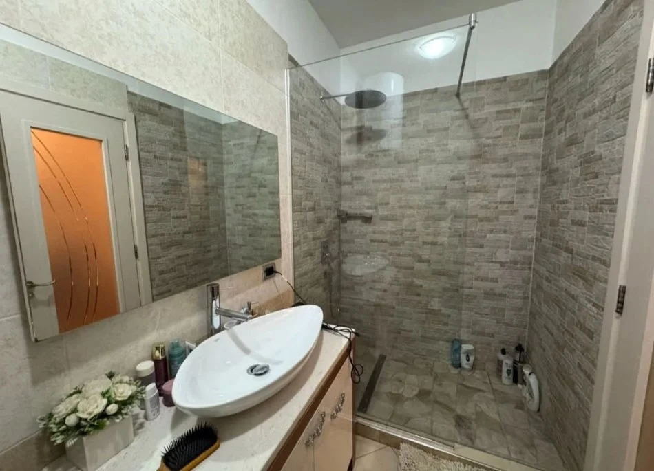 Tirane, shitet apartament 2+1 Kati 7, 114 m² 265.000 € (Rruga kavajes)