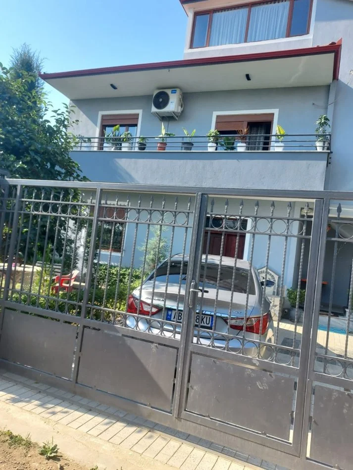 Pogradec, jepet me qera Vile 2+1+Aneks+Ballkon Kati 2, 160 m² 40 € (Rruga Pranvera nr 15, Buçimas Pogradec)