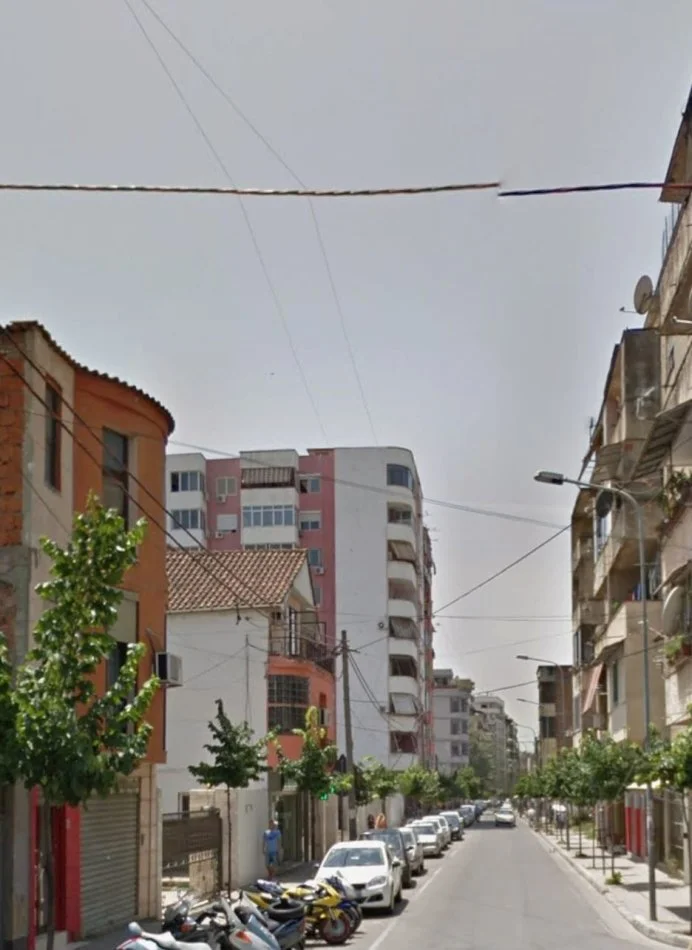 Tirane, shitet Kati 0, 264 m² 350.000 € (Shkolla e kuqe)