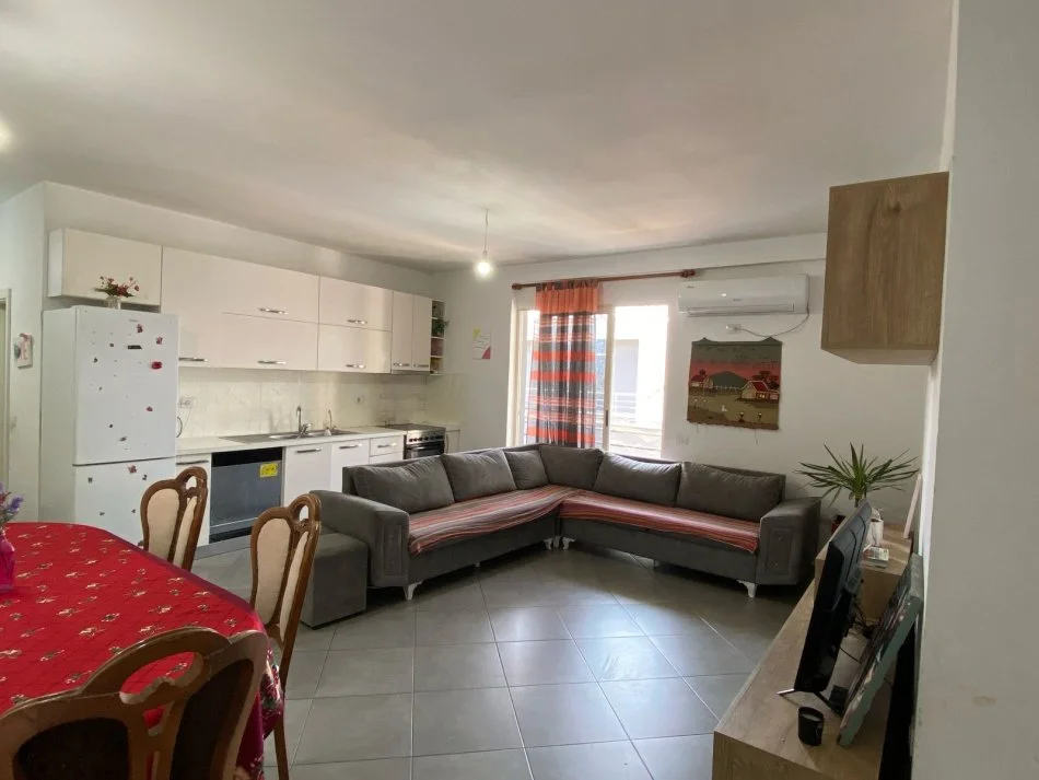 Tirane, jepet me qera apartament 2+1 Kati 4, 110 m² 400 € (shkoze)