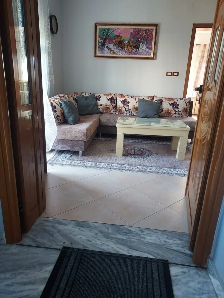 Pogradec, jepet me qera Vile 2+1+Aneks+Ballkon Kati 2, 160 m² 40 € (Rruga Pranvera nr 15, Buçimas Pogradec)