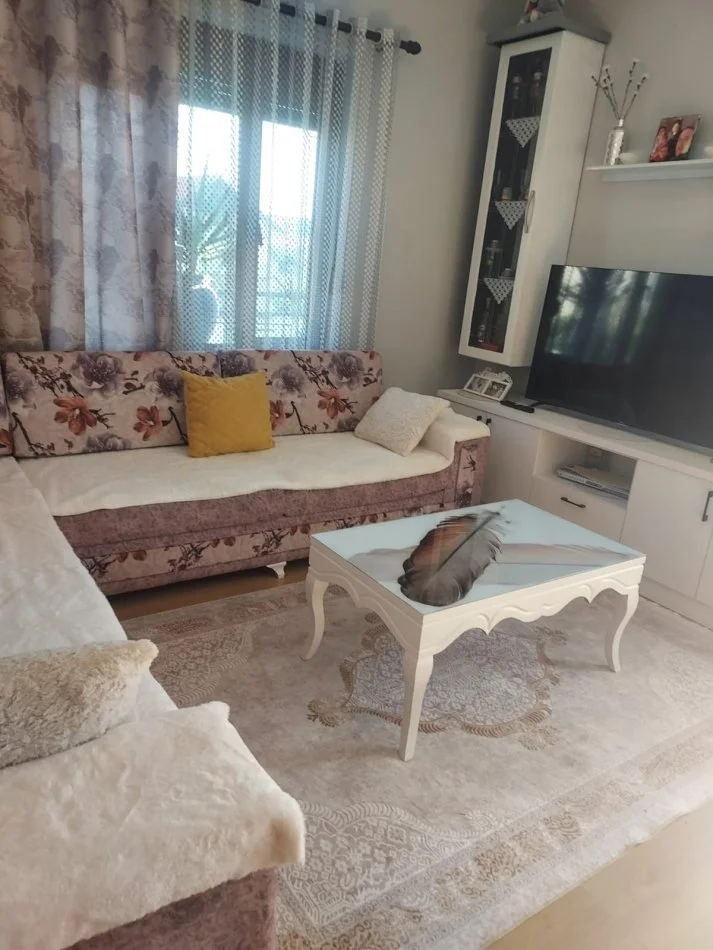 Pogradec, jepet me qera Vile 2+1+Aneks+Ballkon Kati 2, 160 m² 40 € (Rruga Pranvera nr 15, Buçimas Pogradec)