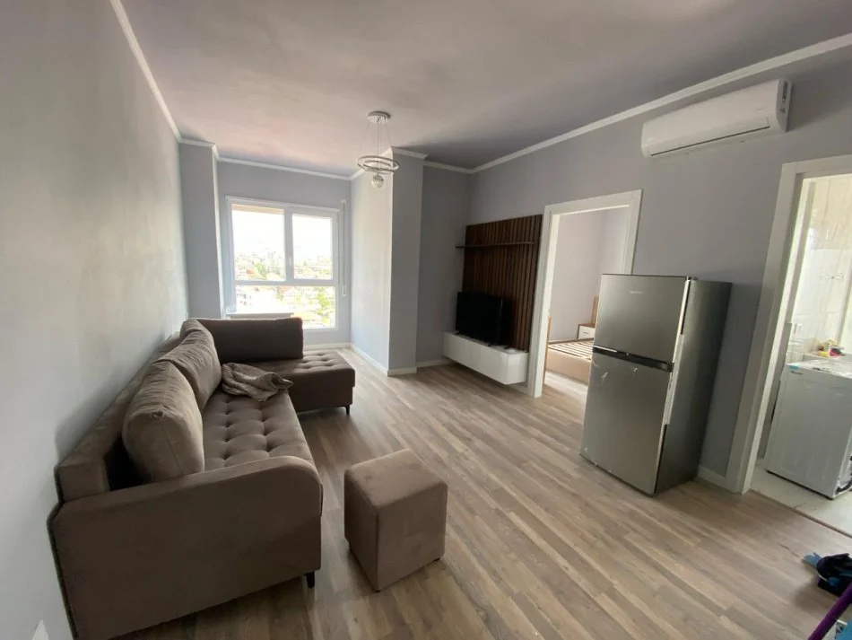 Tirane, jepet me qera apartament 1+1 Kati 9, 55 m² 500 € (Rruga 5 maj)