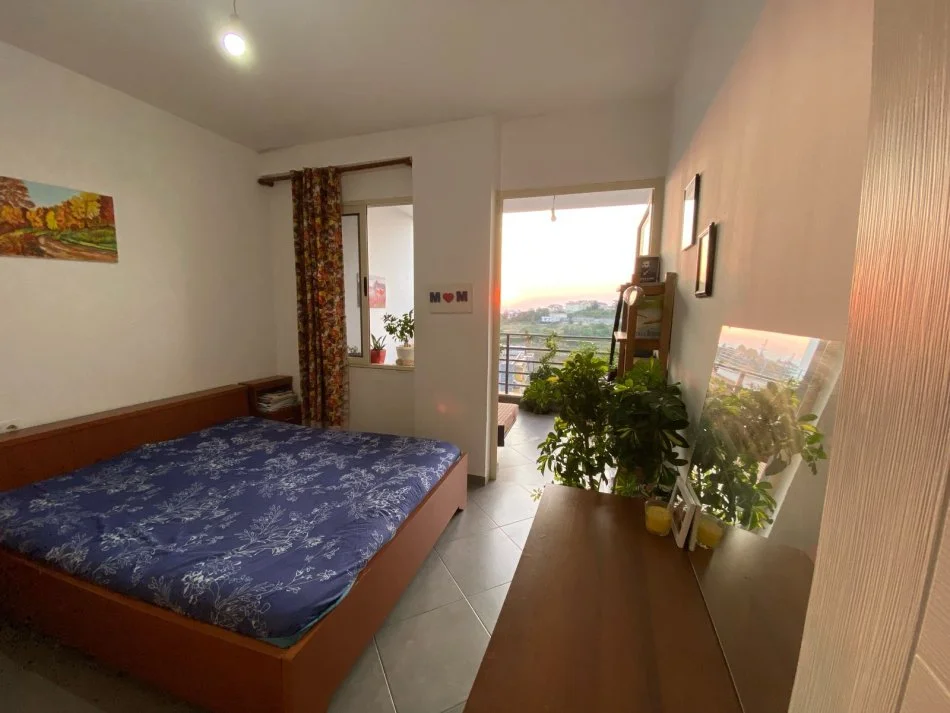 Tirane, jepet me qera apartament 2+1 Kati 4, 110 m² 400 € (shkoze)
