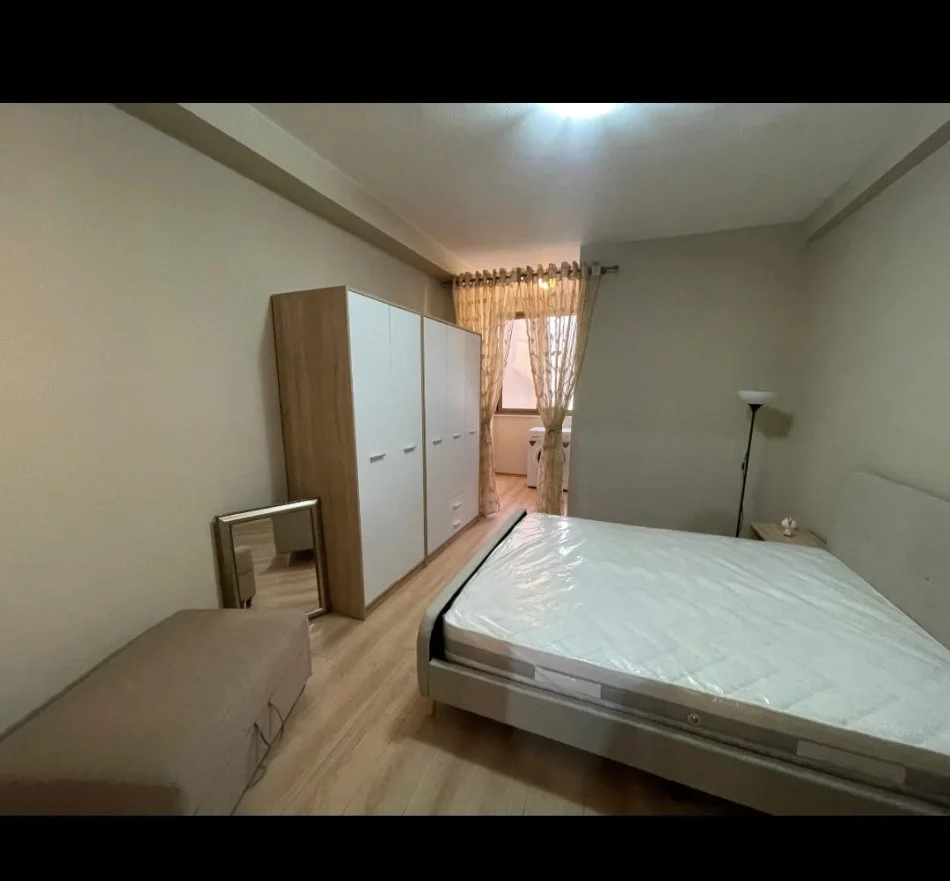 Tirane, jepet me qera apartament 1+1+Ballkon Kati 2, 45 m² 500 € (Vasil SHANTO)