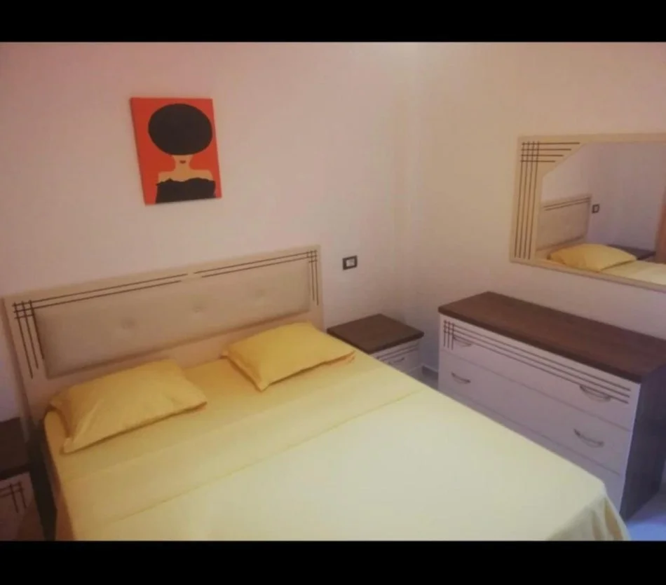 Tirane, jepet me qera apartament 1+1+Ballkon Kati 1, 65 m² 450 € (Kopshti botanik)