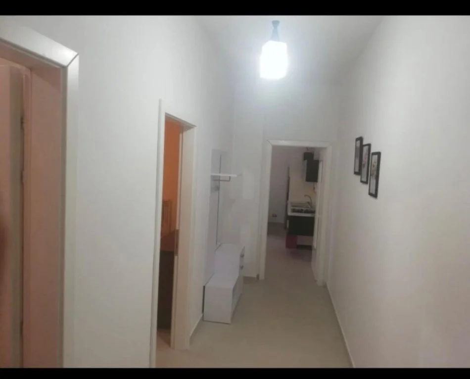 Tirane, jepet me qera apartament 1+1+Ballkon Kati 1, 65 m² 450 € (Kopshti botanik)