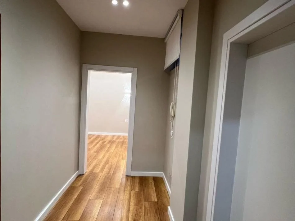 Tirane, shitet apartament 1+1+Ballkon Kati 4, 62 m² 130.000 € (Rruga Naim Frasheri)