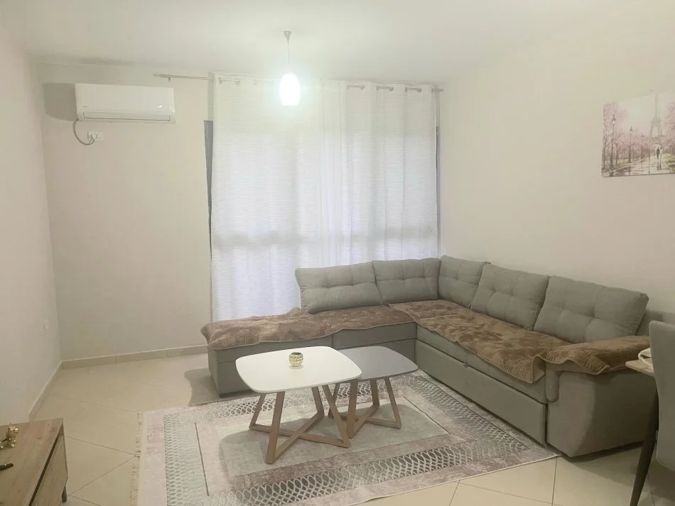 Tirane, jepet me qera apartament 2+1+Ballkon Kati 4, 112 m² 450 € (Astir)