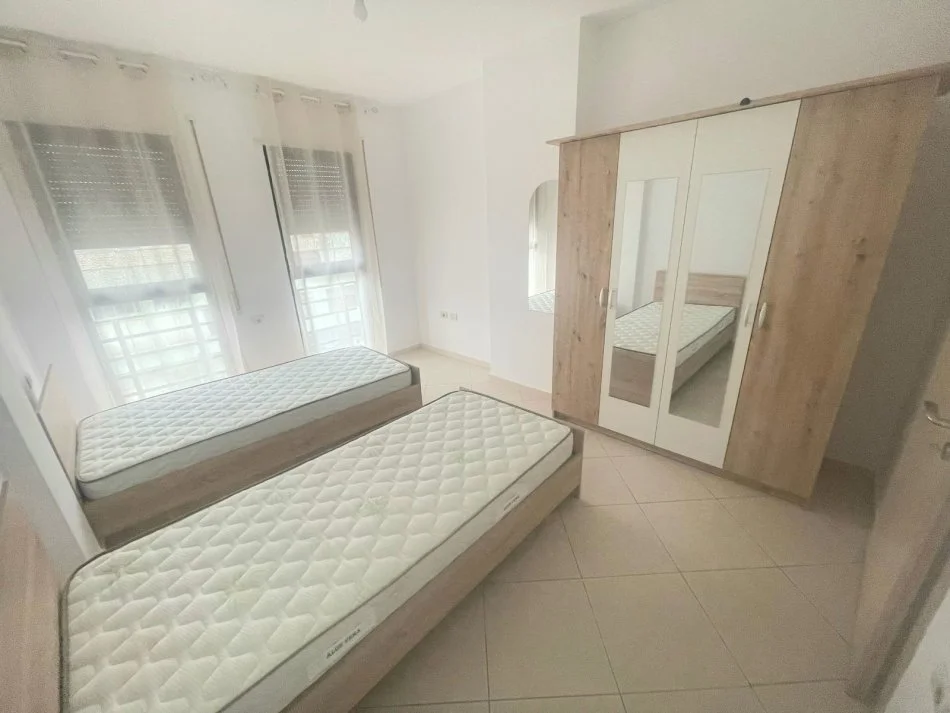 Tirane, jepet me qera apartament 2+1+Ballkon Kati 4, 112 m² 450 € (Astir)